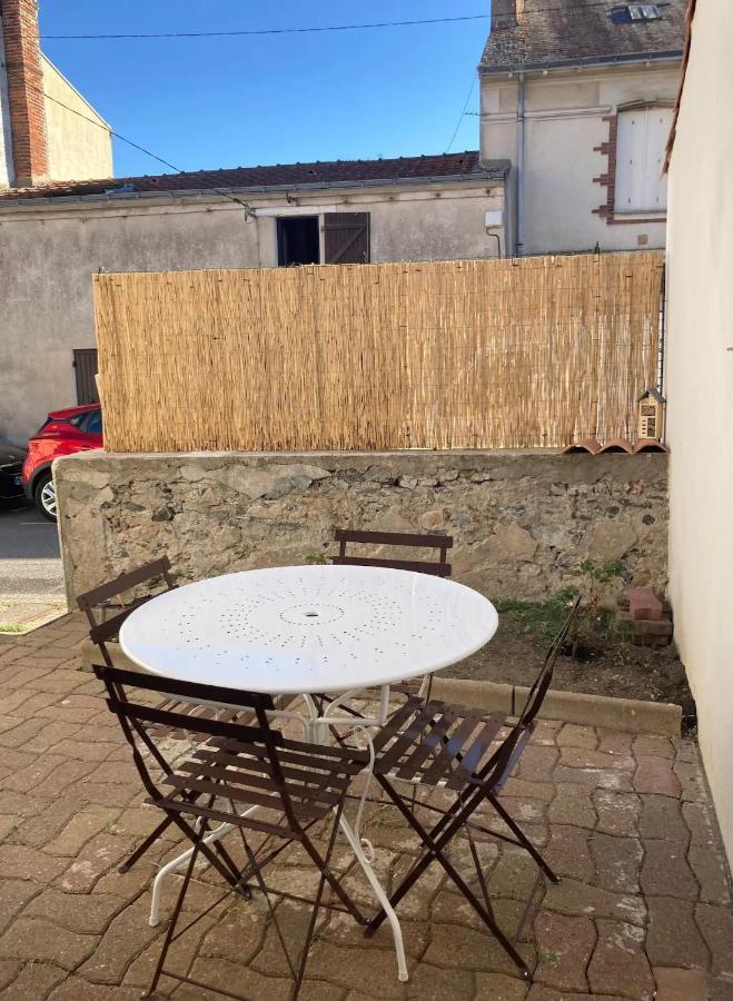 La Petite Maison Tahet, 2 Pers Avec Terrasse Basse-Indre 외부 사진